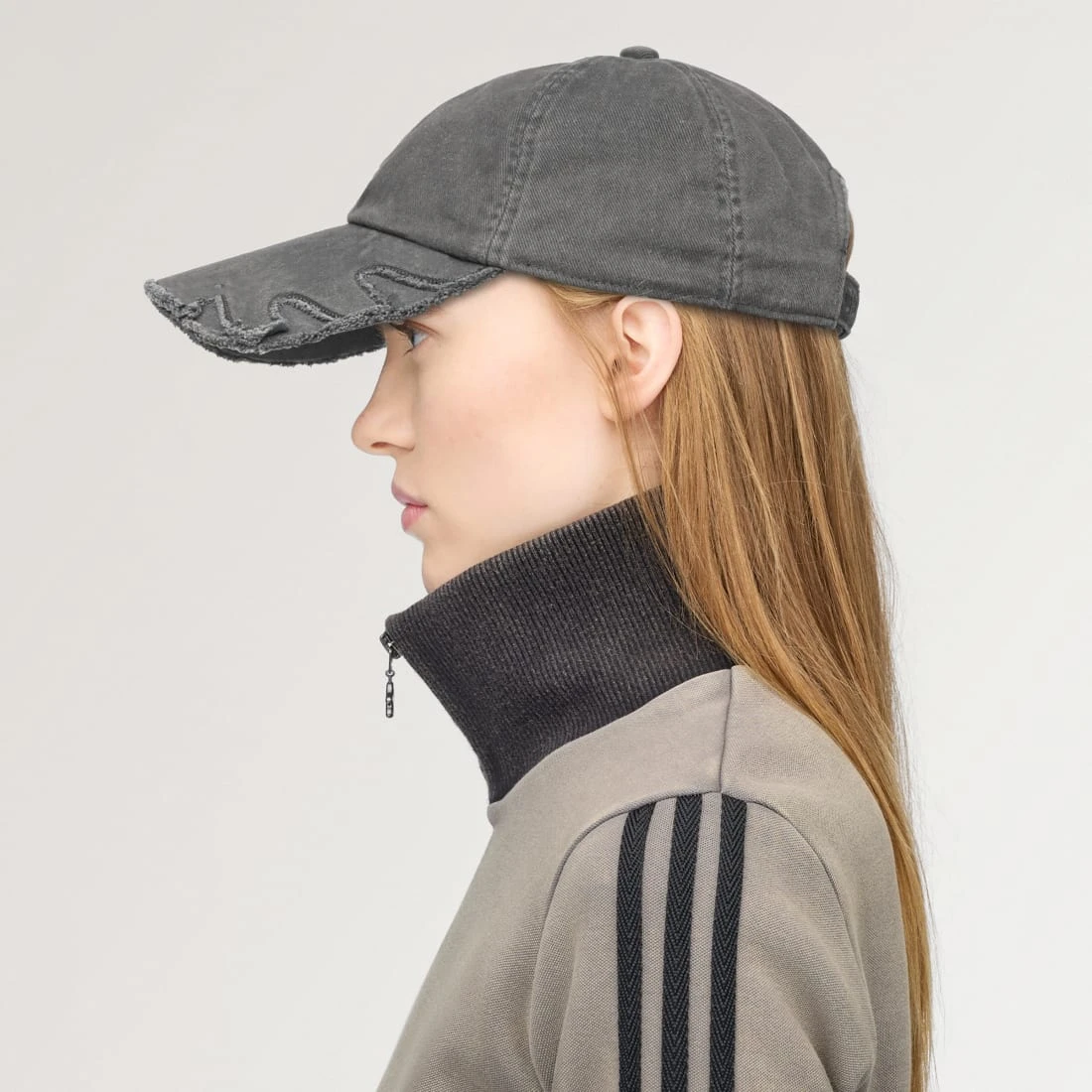 아디다스 adidas by Avavav 슬래시드 더블 브림 캡 KG1948