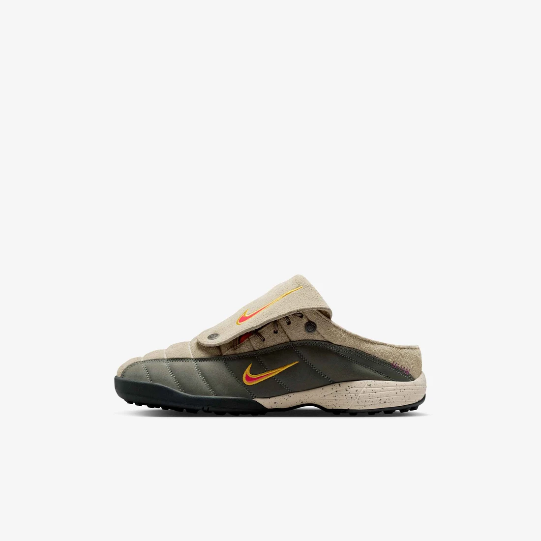 나이키 x 키즈 오브 이미그랜트 토탈 90 뮬 카키 유니버시티 골드 IH4422-200