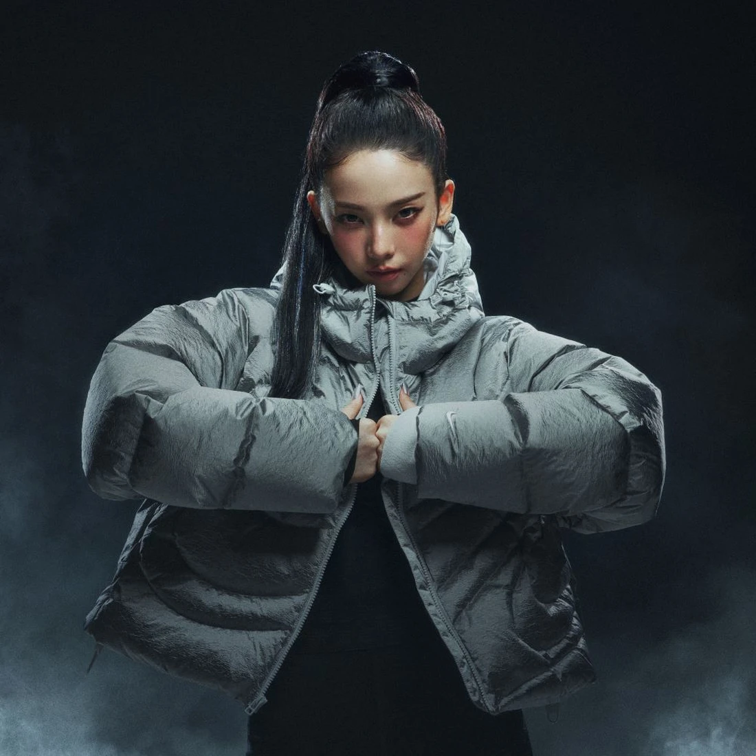 나이키 NSW 스우시 시리즈 써마핏 오버사이즈 다운 퍼퍼 자켓 메탈릭 실버 라이트 스모크 그레이 - 아시아 우먼스 IB2004-095