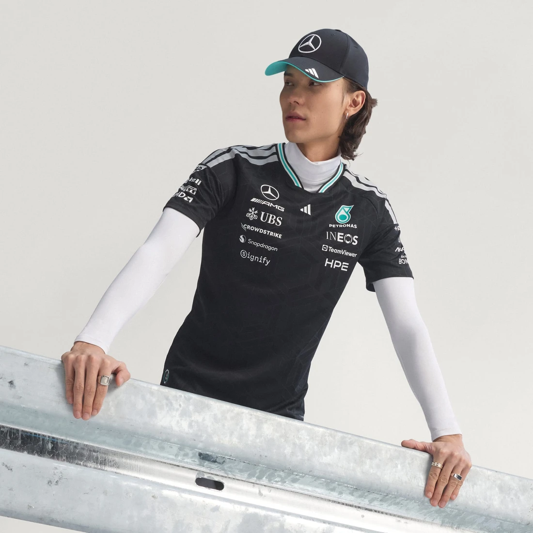 아디다스 x 메르세데스 AMG 페트로나스 F1 팀 드라이버 저지 어센틱 블랙 - KR 사이즈 (논 마킹 버전) KE5325