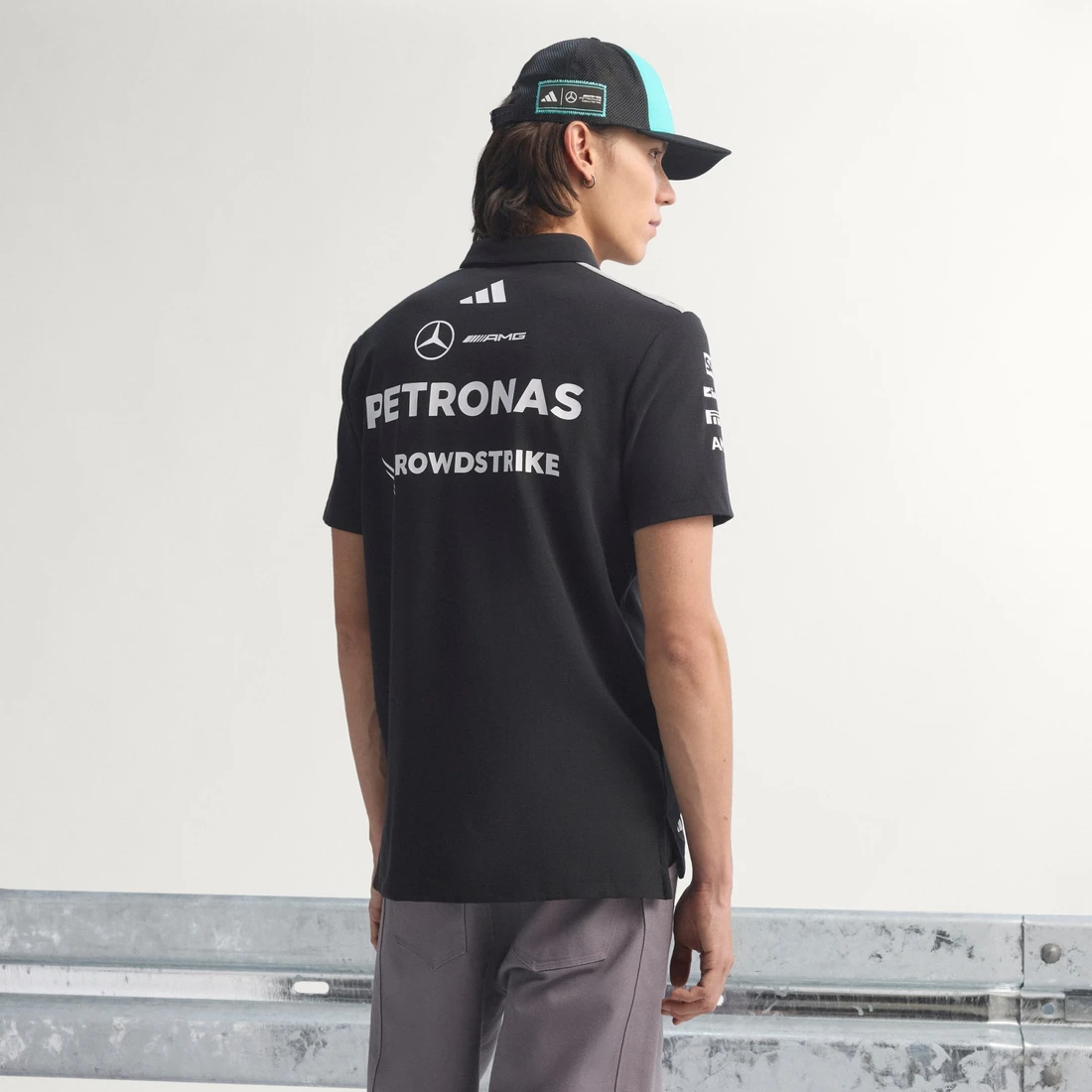 아디다스 x 메르세데스 AMG 페트로나스 F1 팀 엔지니어 폴로 블랙 - KR 사이즈 (논 마킹 버전) KE5523