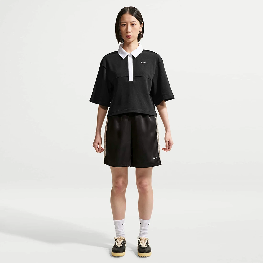 나이키 스포츠웨어 칠 레이스 루즈 미드라이즈 쇼츠W 블랙 크림 II 화이트 IM8386-010