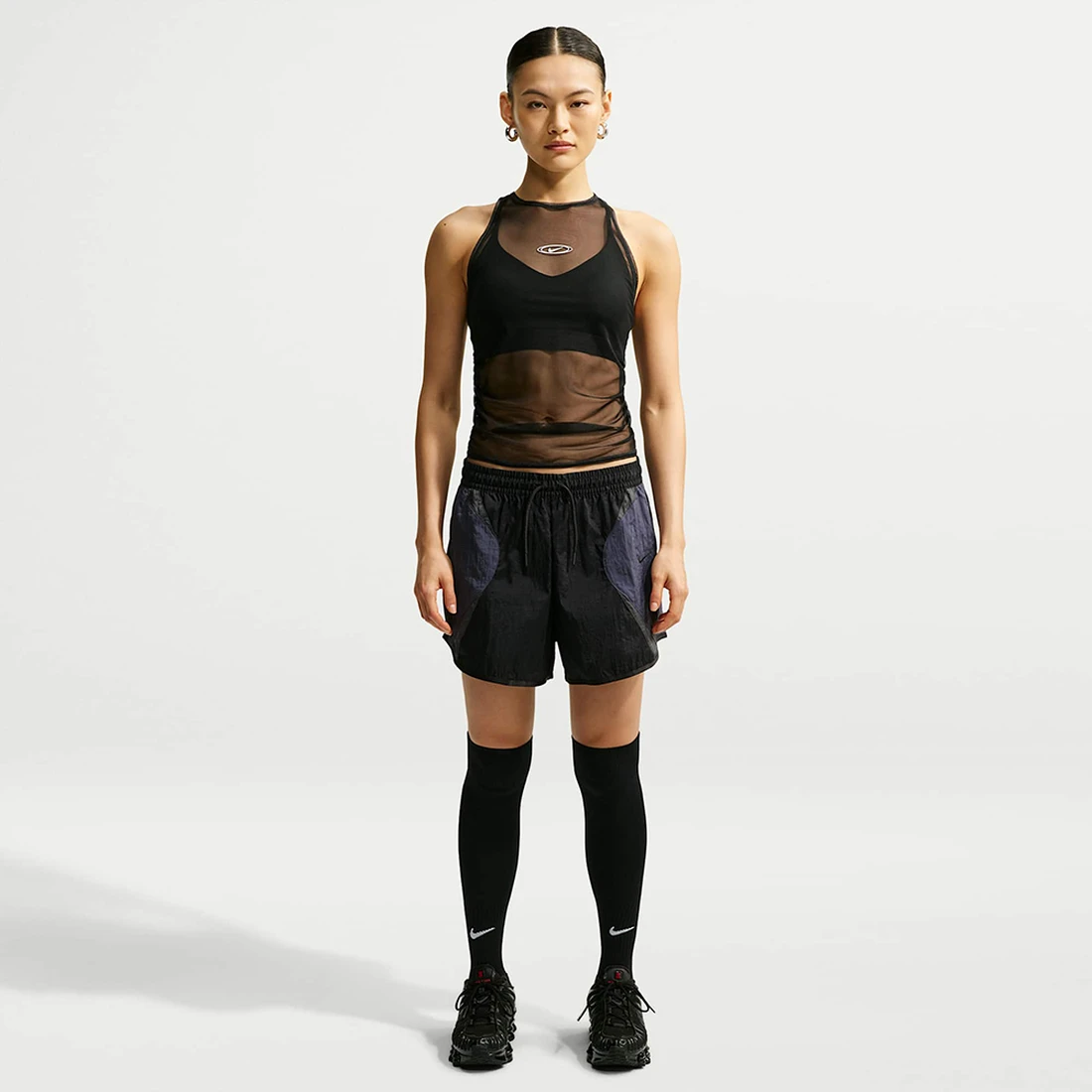 나이키 스포츠웨어 루즈 미드라이즈 트랙 쇼츠W 블랙 그리드아이언 앤트러사이트 블랙 IM8404-010