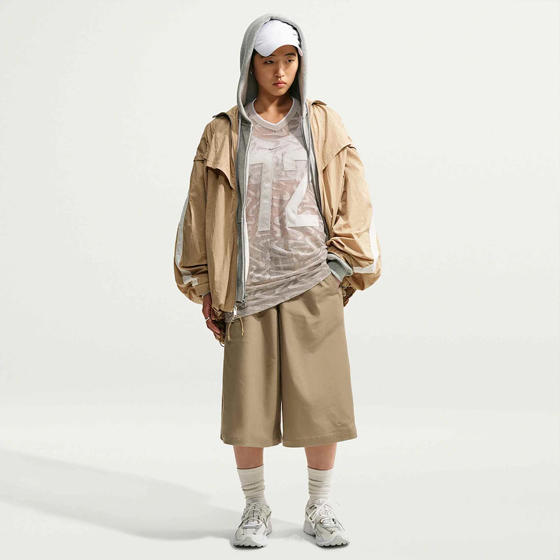 나이키 스포츠웨어 오버사이즈 미드라이즈 파라슈트 쇼츠W 파라슈트 베이지 IM8412-297