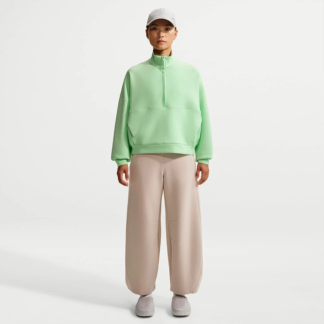 나이키 24.7 임파서블리소프트 드라이 핏 오버사이즈 하프집 탑W 큐컴버 캄 일루전 그린 HQ8189-391