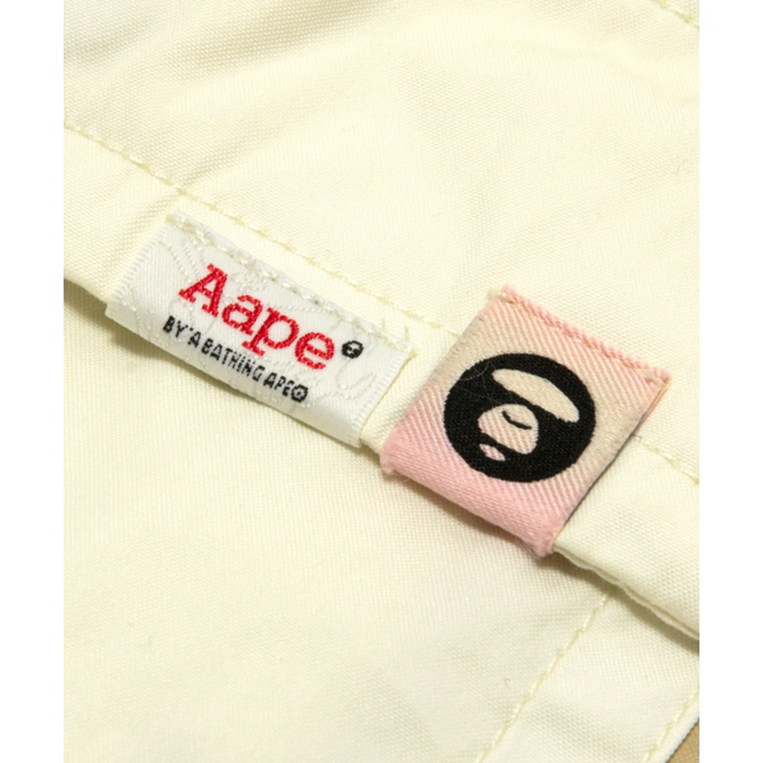 에이프 AAPEUNVS 로고 쇼츠 아이보리 AAPSPMD614XXQIVA