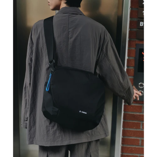 무신사 스탠다드 x 헬리녹스 듀러블 메신저백 [블랙]