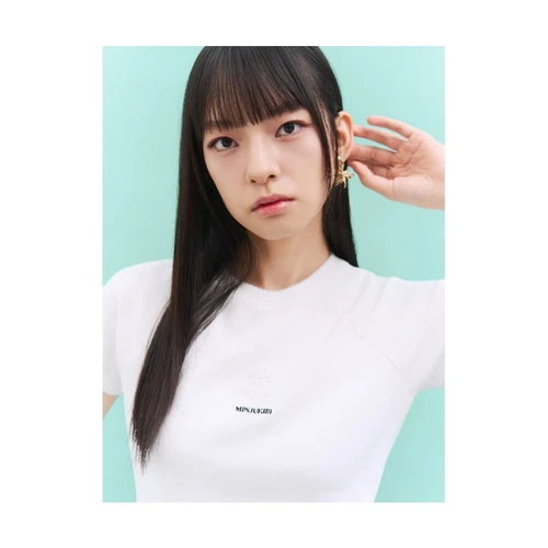 [민주킴] 자수 래글런 반소매 티셔츠 아이보리