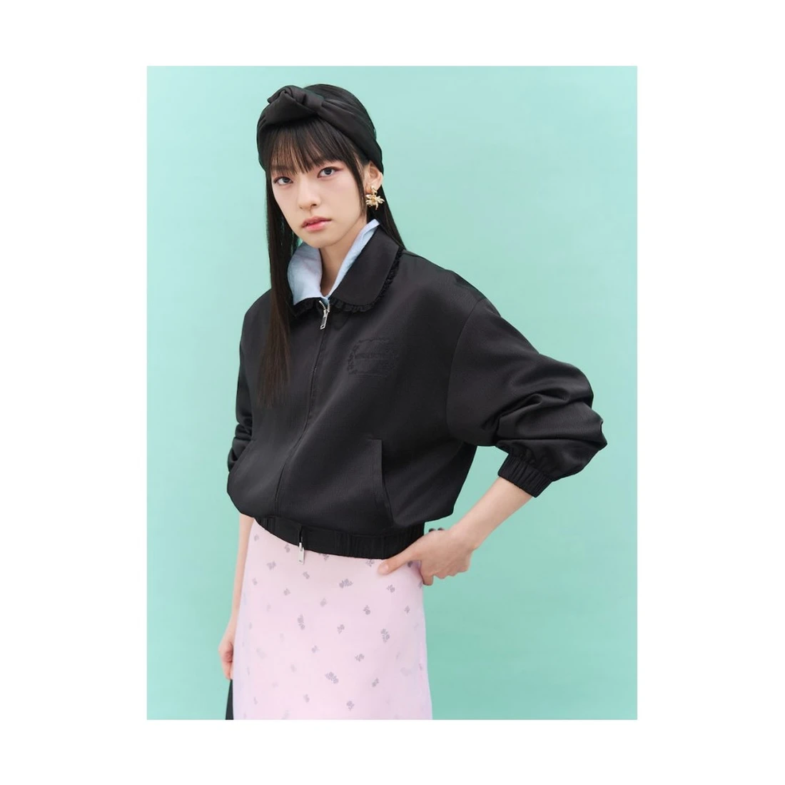 민주킴 새틴 라운드넥 카라 점퍼 블랙 356839SX15