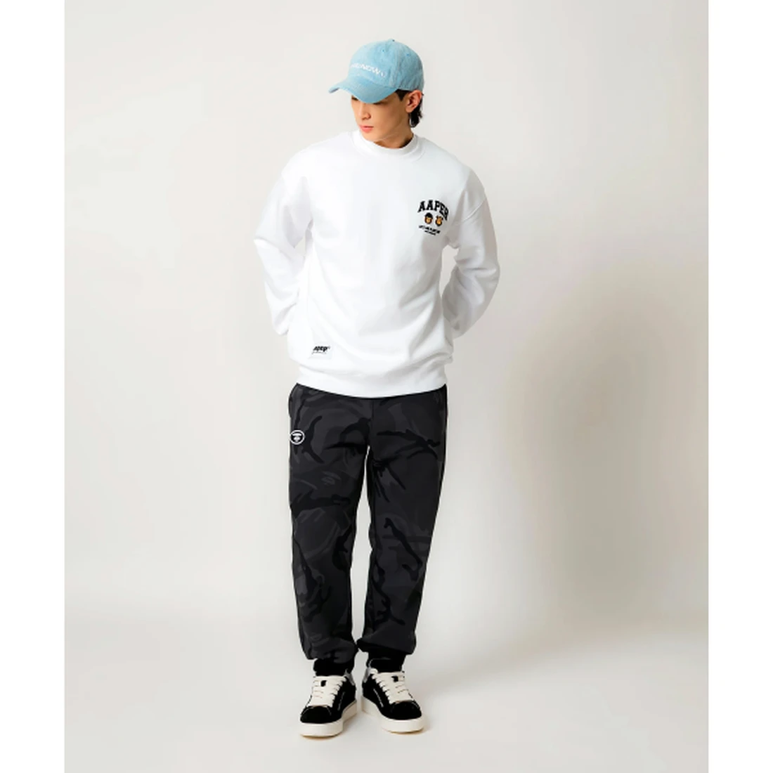에이프 AAPER 맨투맨 AAPSWMC366XXPWHX