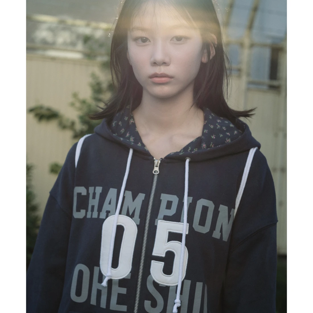 오헤시오 x 챔피온 패치 후드 집업 네이비 CHFTJ9X03NV 이미지 2