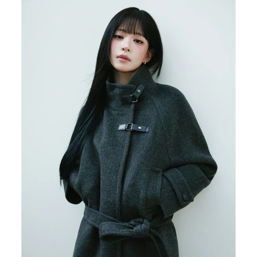 미쏘 버클 변형 하이넥 숏 코트 블랙 차콜