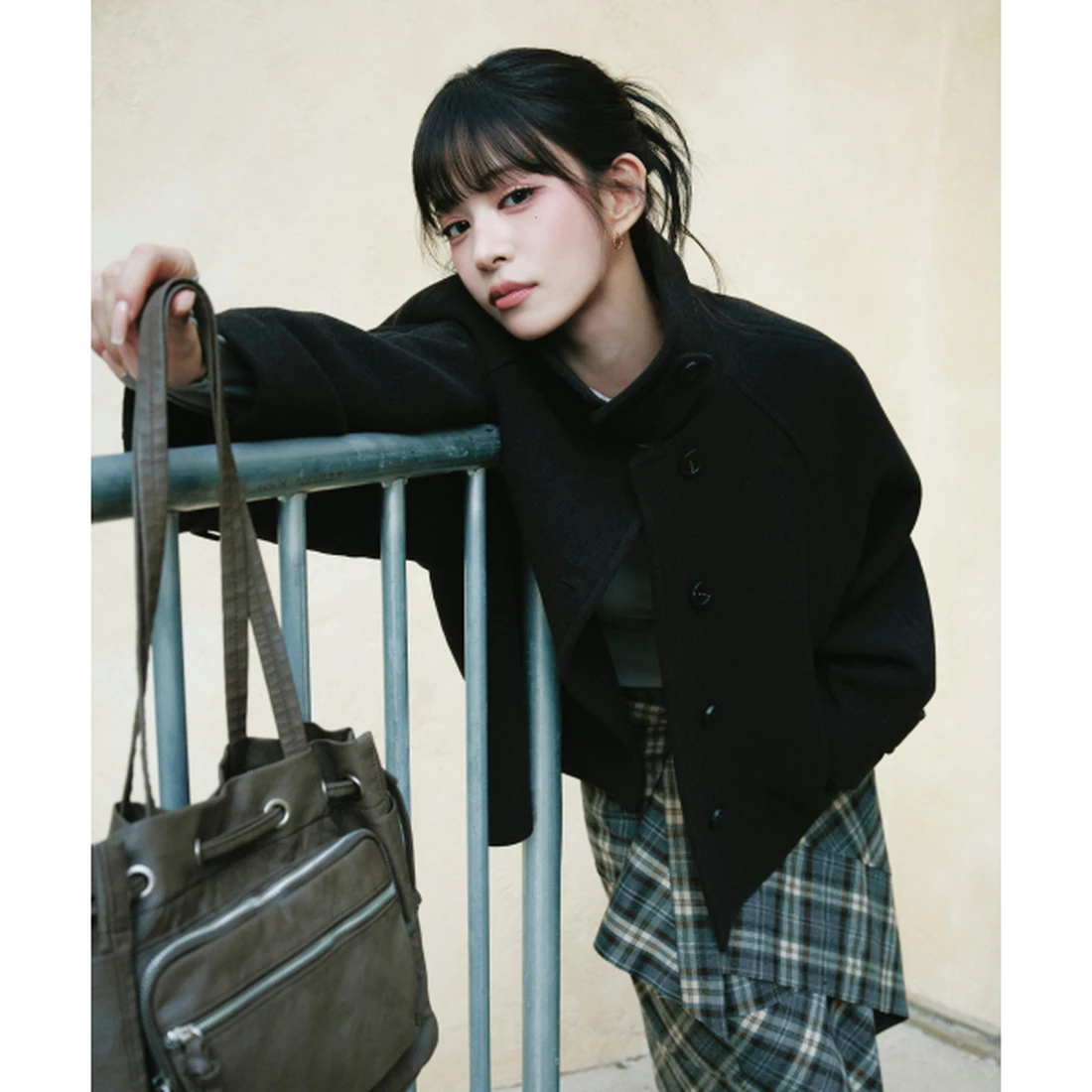 미쏘 울 블렌디드 반더블 스탠카라 숏 코트 블랙 브라운 MIWJHGV32B 이미지 3