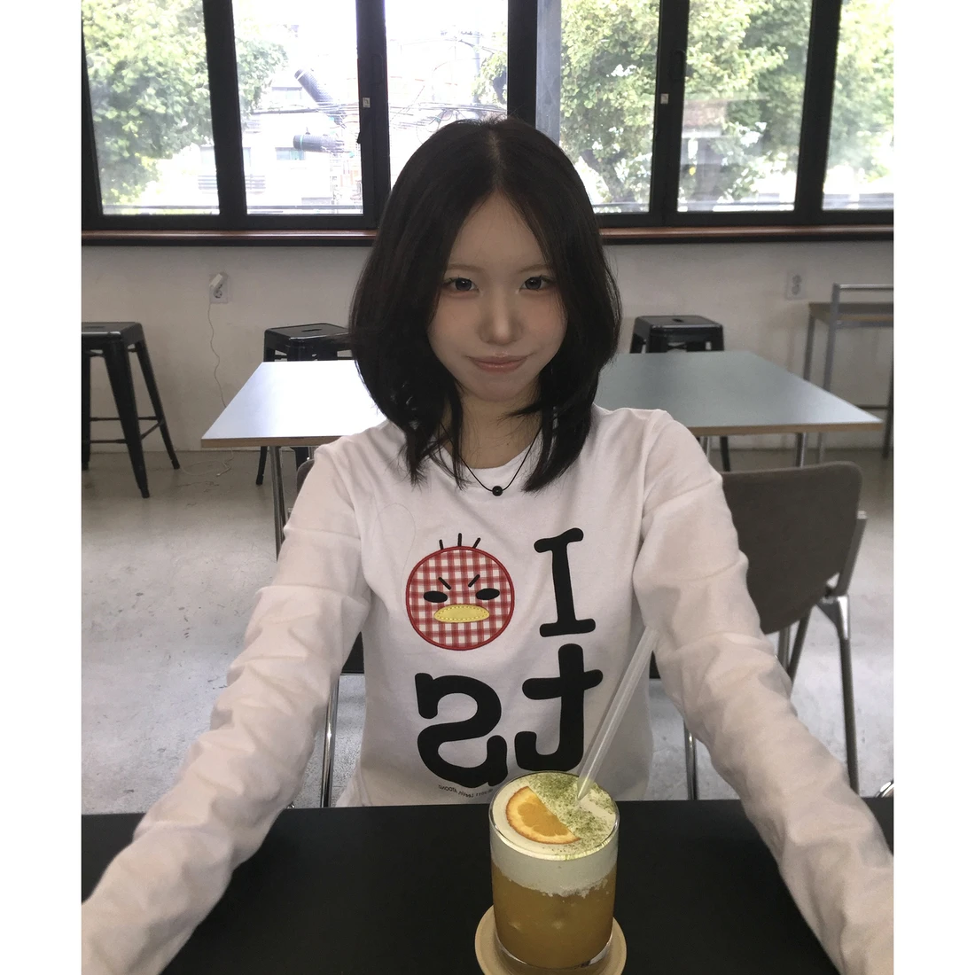 안녕자두야X탄산 꼬꼬 롱슬리브 (화이트) T26FCLS10