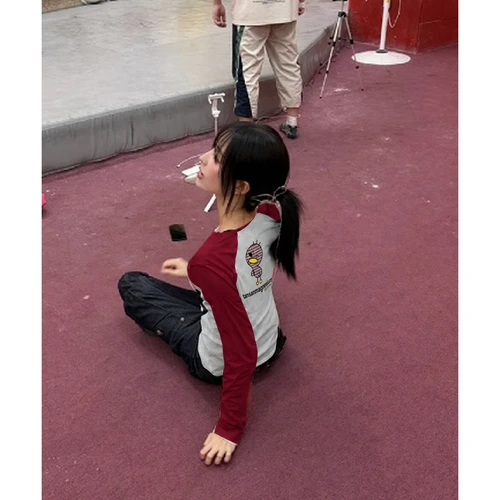 안녕자두야X탄산 윙크 꼬꼬 롱슬리브 (그레이/레드)
