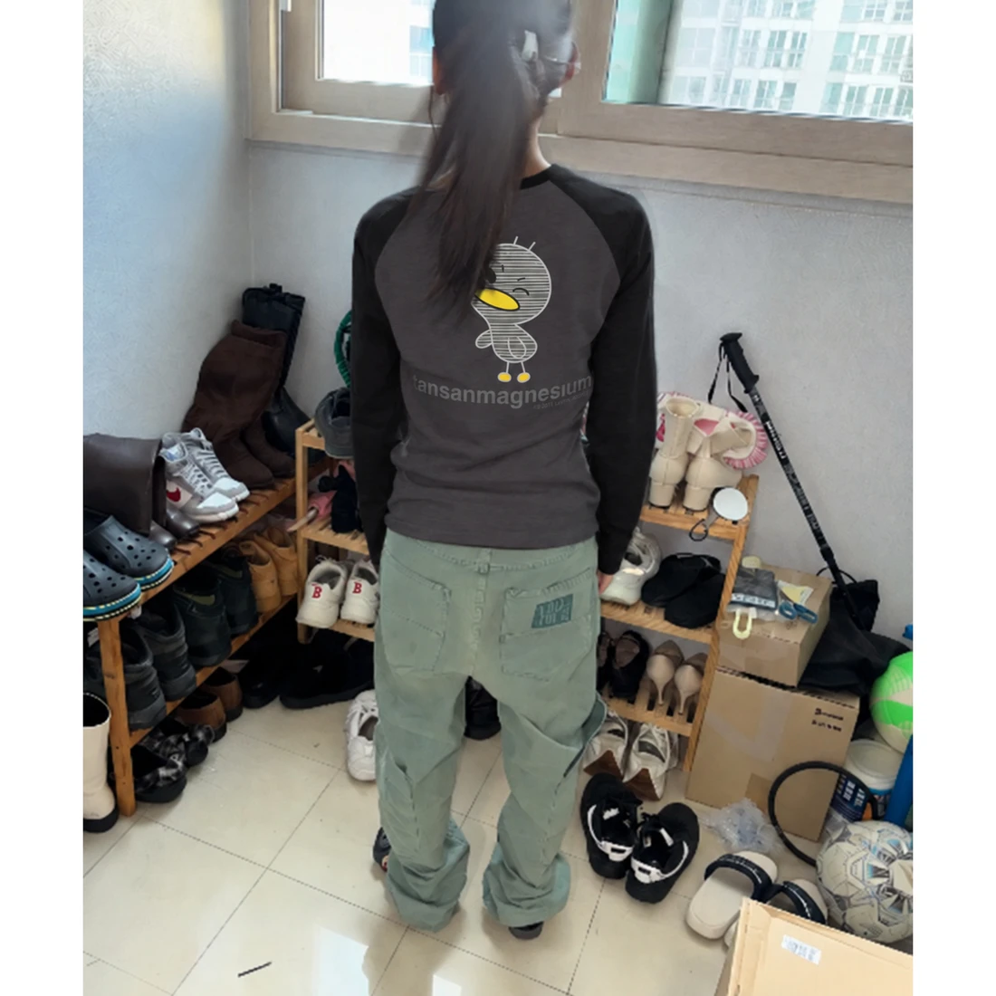안녕자두야X탄산 윙크 꼬꼬 롱슬리브 (차콜) T26FCLS28
