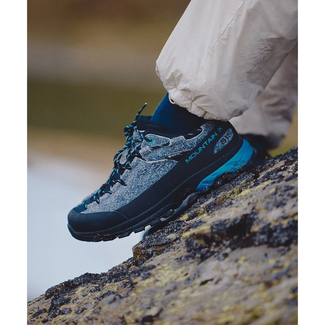 어프로치 슈즈 811 GTX FE4XX26550GRY