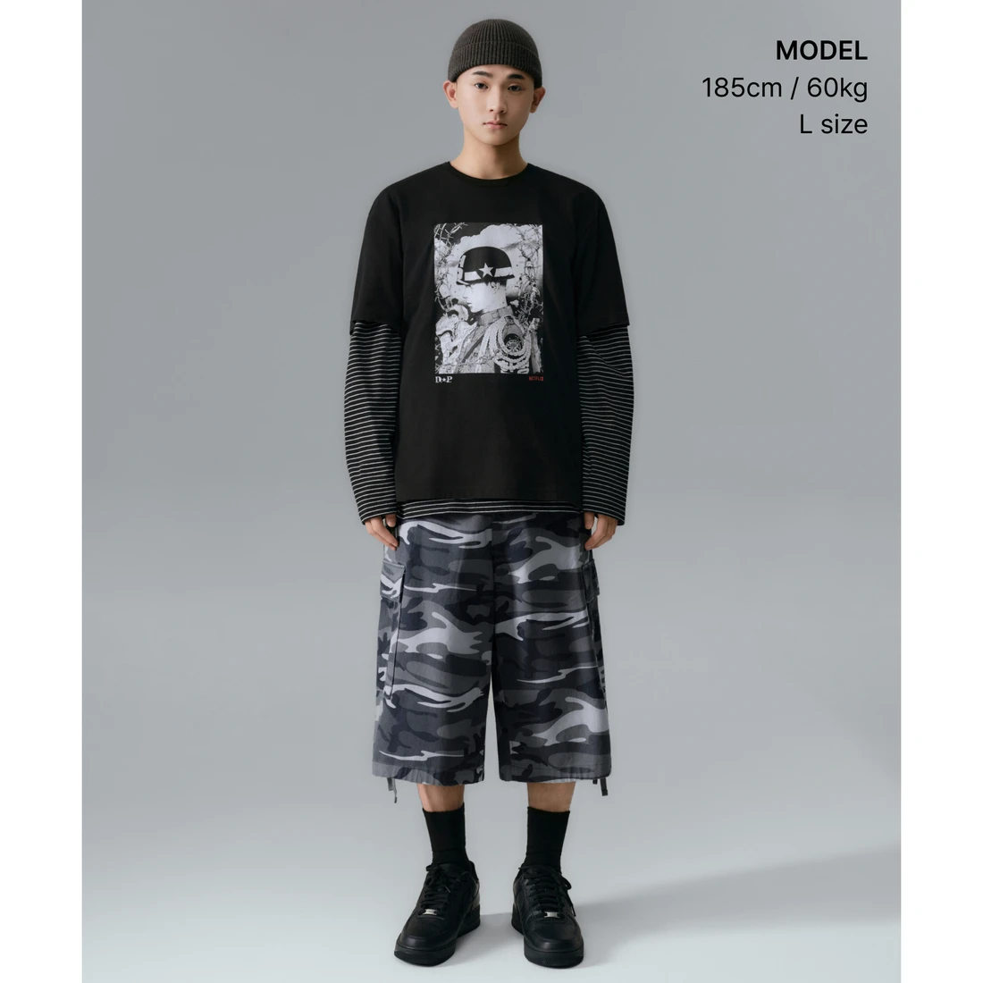 넷플릭스 x 무신사 스탠다드 D.P. 티셔츠 블랙 MMFTSAB90-BK 이미지 3
