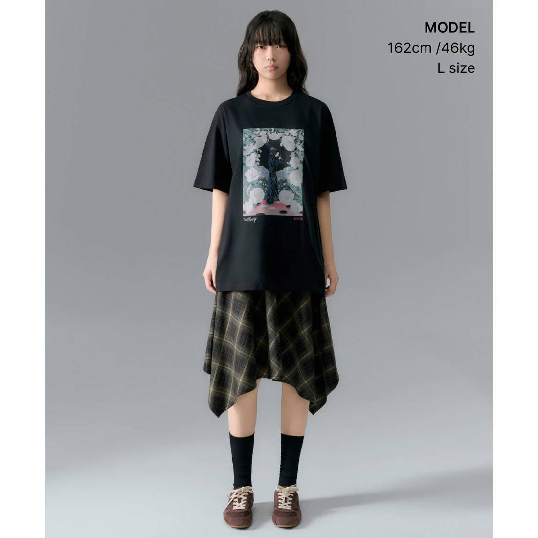 넷플릭스 x 무신사 스탠다드 더 글로리 티셔츠 블랙 MMFTSAB89-BK 이미지 2