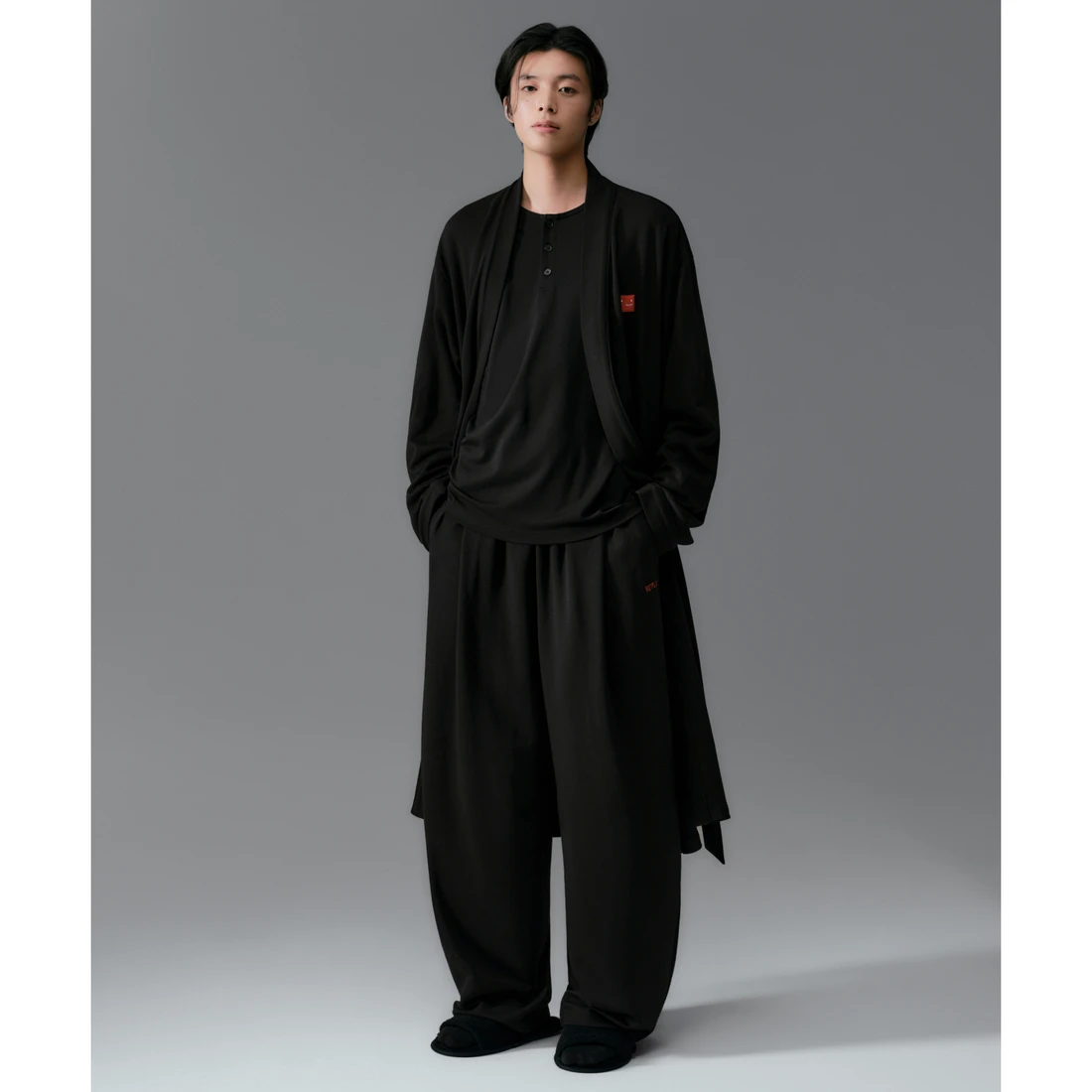 넷플릭스 x 무신사 스탠다드 리커버리 라운지 로브 블랙 MMFUH0B80-BK