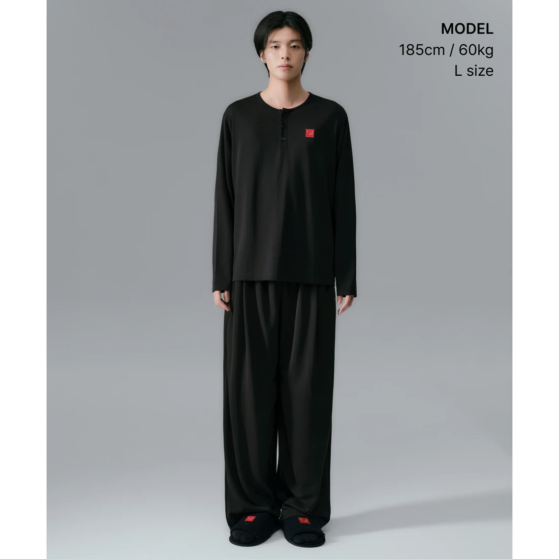 넷플릭스 x 무신사 스탠다드 리커버리 와이드 라운지 팬츠 블랙 MMFUB0B80-BK 이미지 2