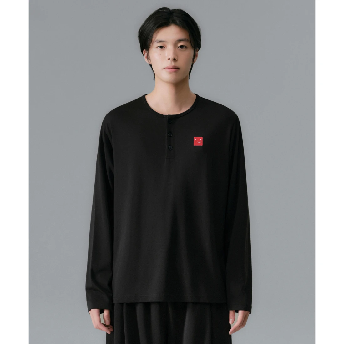 넷플릭스 x 무신사 스탠다드 리커버리 헨리 넥 긴소매 티셔츠 블랙 MMFUH0B83-BK