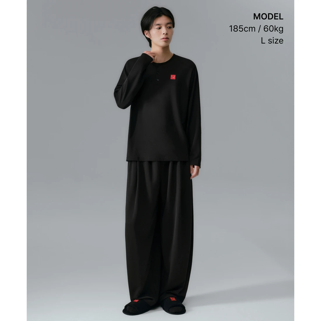 넷플릭스 x 무신사 스탠다드 리커버리 헨리 넥 긴소매 티셔츠 블랙 MMFUH0B83-BK 이미지 2