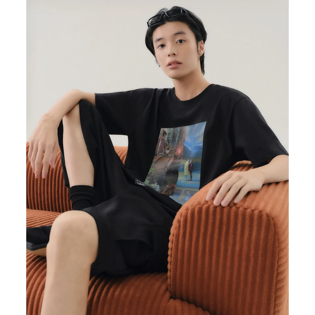 넷플릭스 x 무신사 스탠다드 이 사랑 통역 되나요 티셔츠 블랙 MMFTSAB88-BK