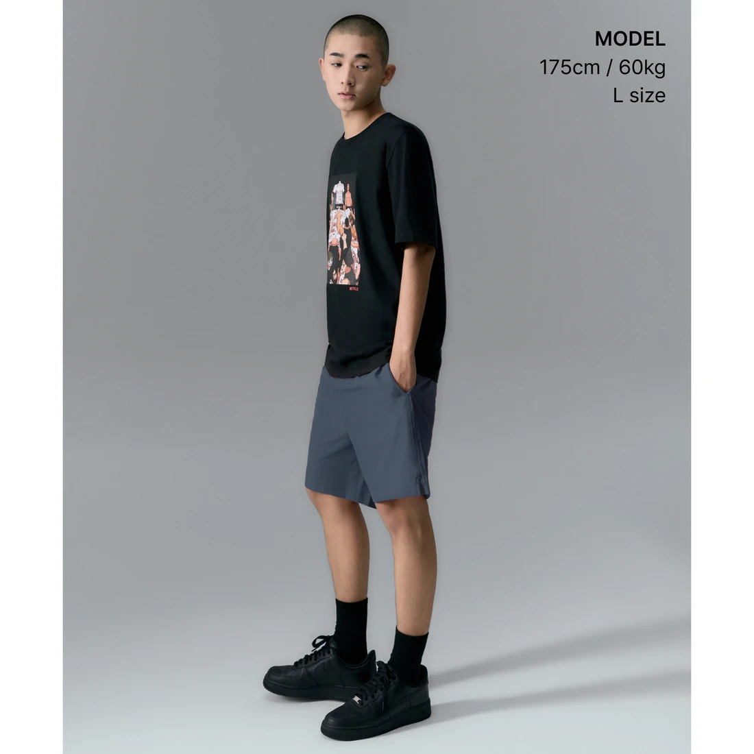 넷플릭스 x 무신사 스탠다드 피지컬: 100 티셔츠 블랙 MMFTSAB82-BK 이미지 2