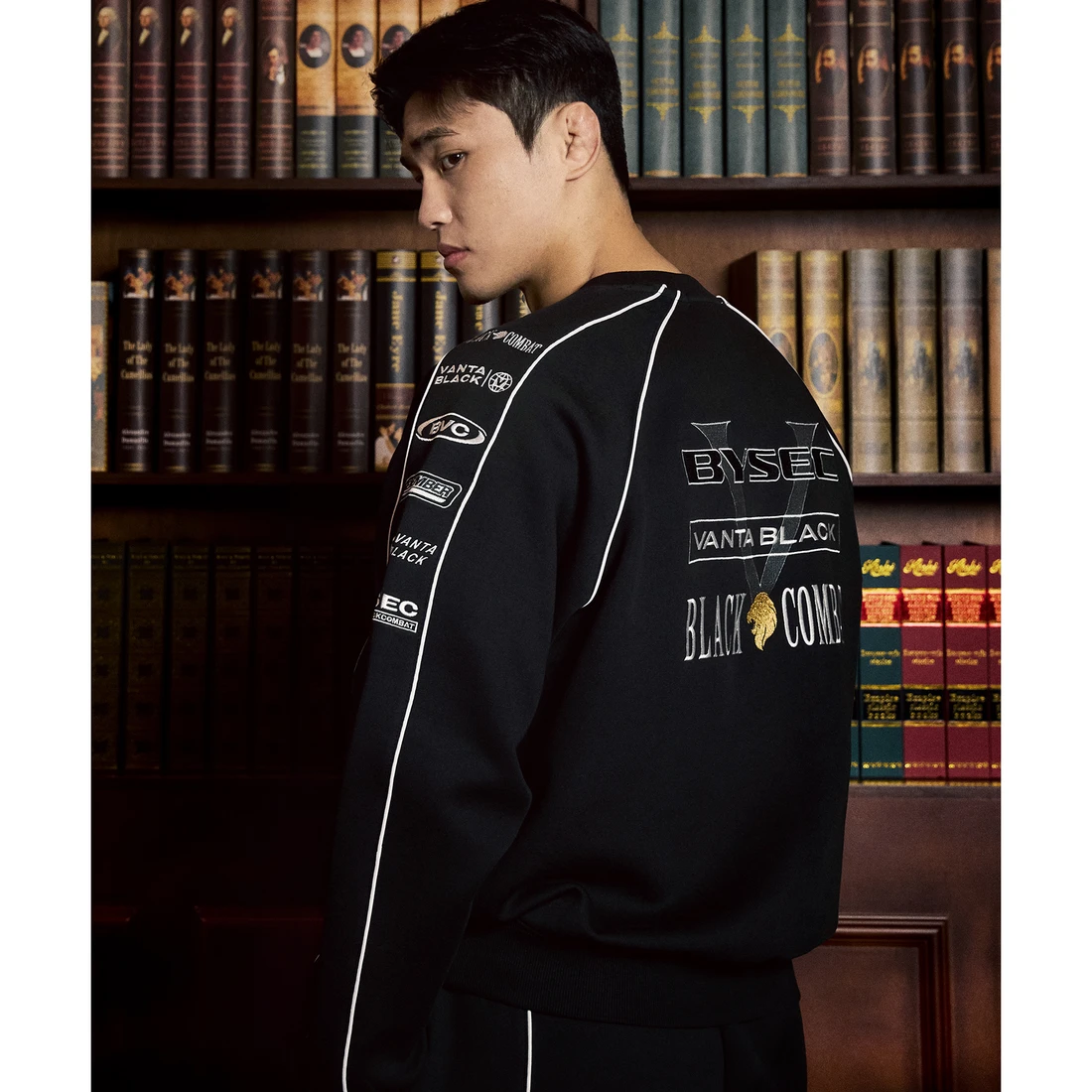 바이젝 x 블랙컴뱃 반타블랙 맨투맨 BYPLSWSC52