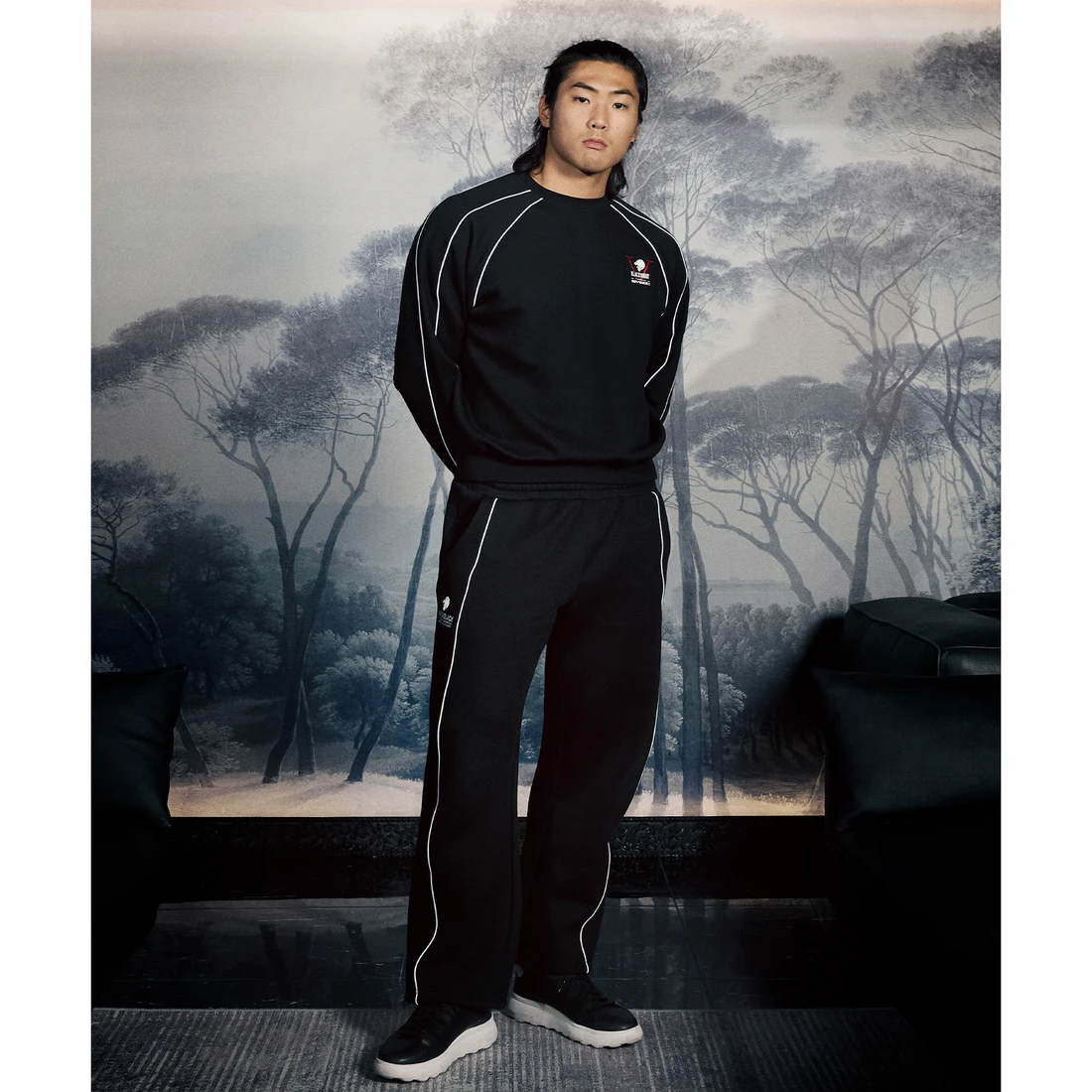 바이젝 x 블랙컴뱃 레드 V 맨투맨 BYPLSWSC51 이미지 2