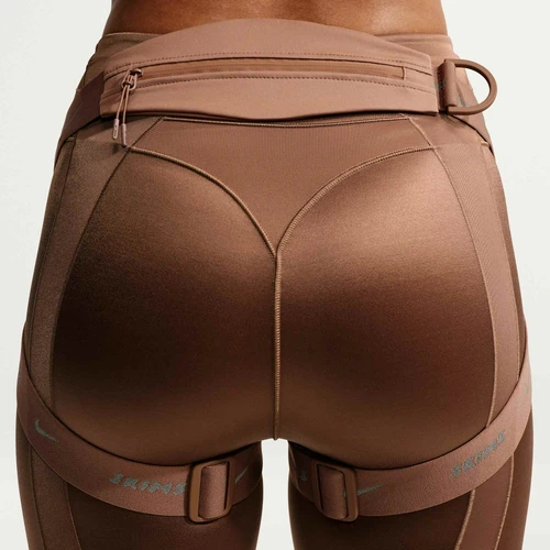나이키스킴스 하네스 웨이스트 팩 카라브 브라운 실버