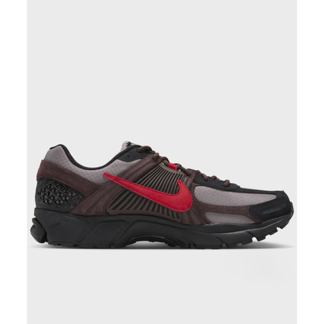 나이키 줌 보메로 5 CORDURA® M 칼리지 그레이 바로크 브라운 블랙 유니버시티 레드 IQ0380-001 이미지 3