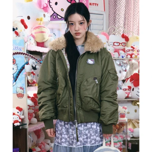 헬로키티 x 에이이에이이 봄버 자켓 카키