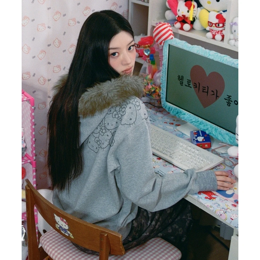 헬로키티 x 에이이에이이 퍼 집업 후디 멜란지 그레이 AE46LWHZ001MNG 이미지 2