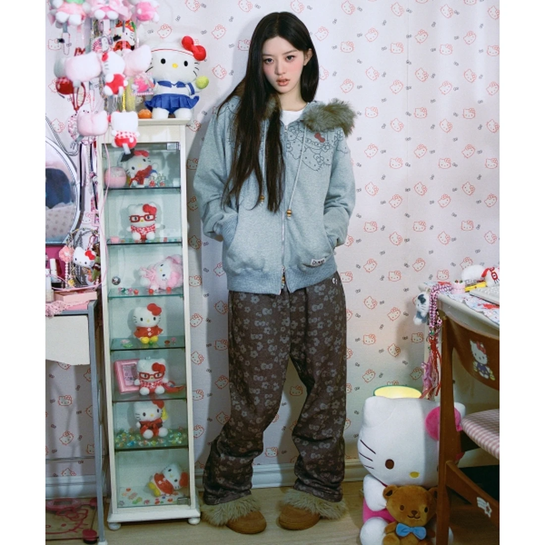 헬로키티 x 에이이에이이 퍼 스웨트팬츠 브라운 AE46LWPT001BRW