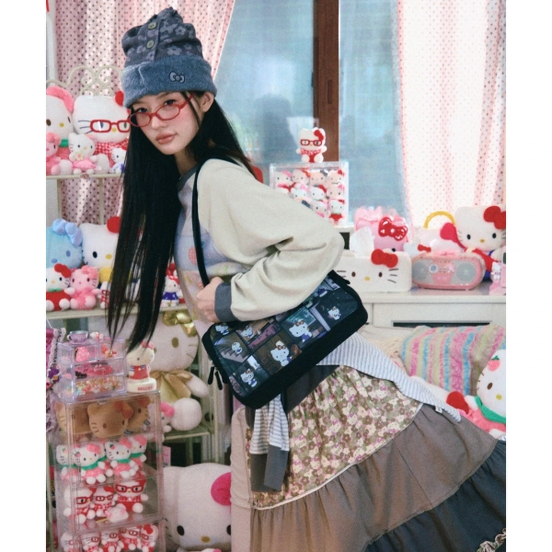 헬로키티 x 에이이에이이 하우스 숄더 백 블랙 AE46LWBG002BLK